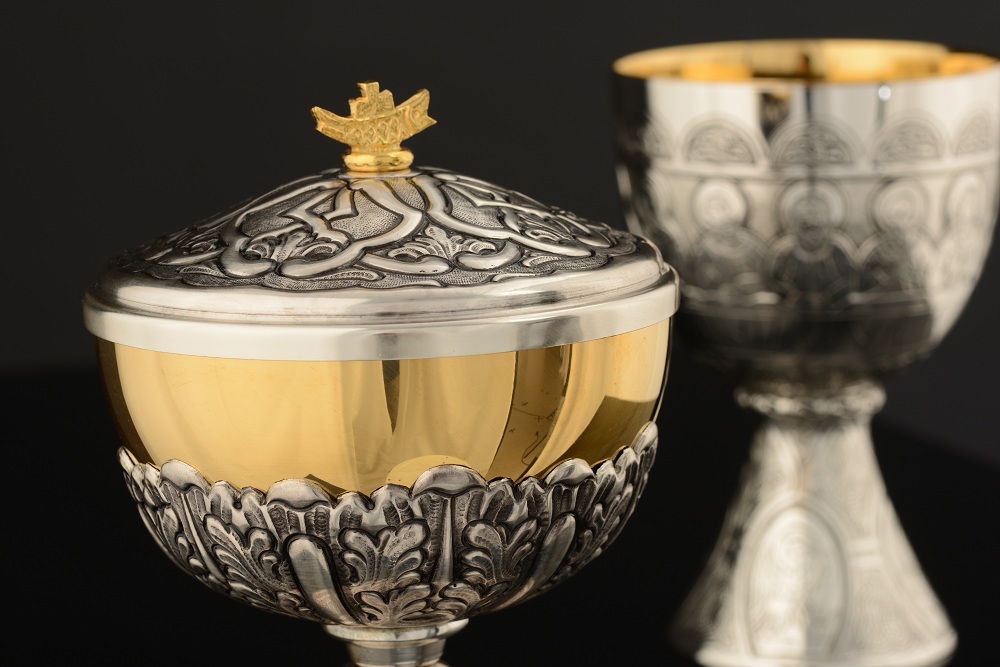 Metal ciborium Metal ciborium