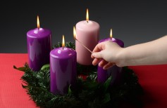 An ornament that cannot be missed in every home: the Advent Wreath The Advent Wreath