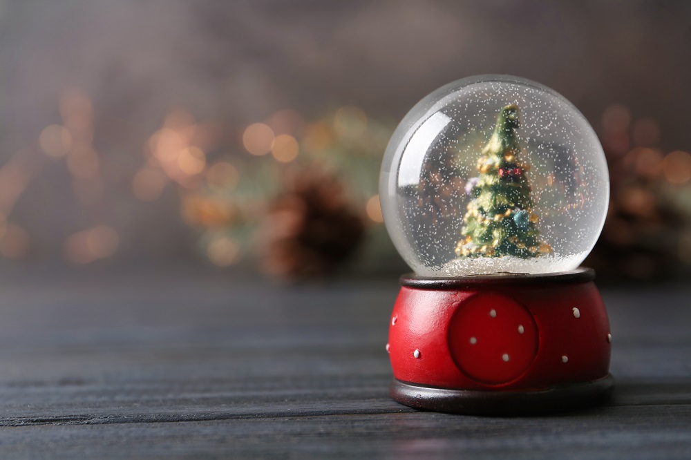 Snow globe with Christmas tree