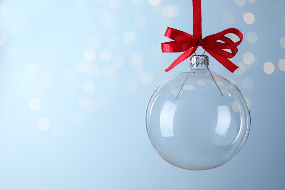 How to Decorate the Inside of Transparent Christmas Baubles