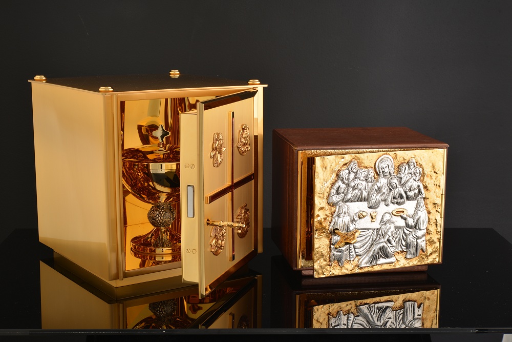 The importance of the tabernacle in the Catholic Church Altar tabernacle