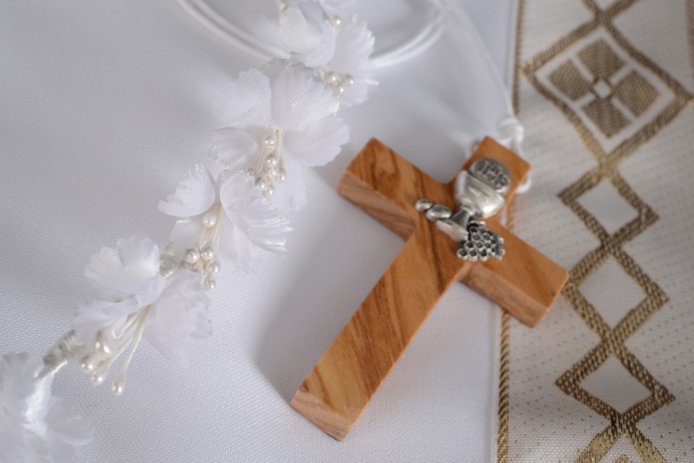 The role of the priest in the Holy Communion