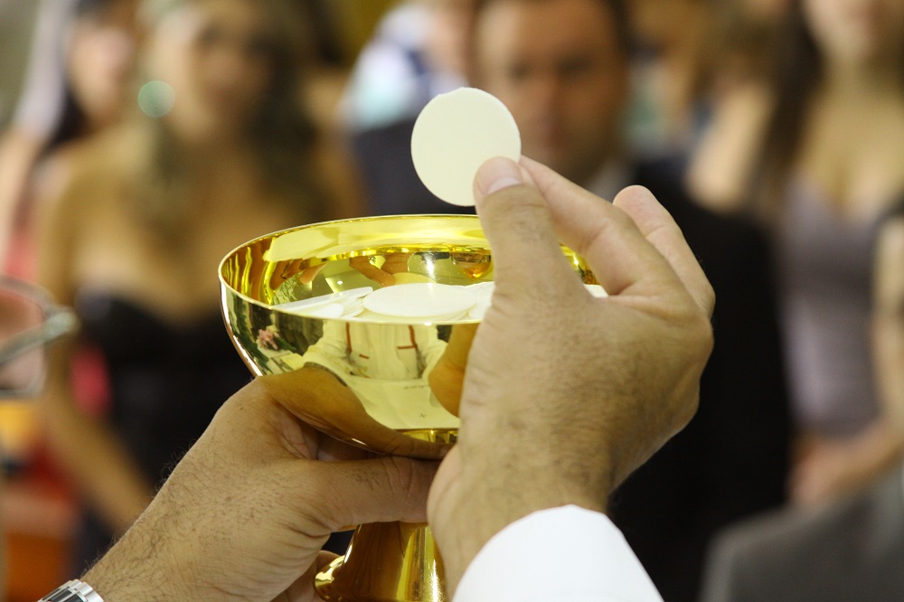 10 questions and answers about hosts and communion