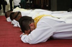 How to become a deacon: duties and education how to become a deacon