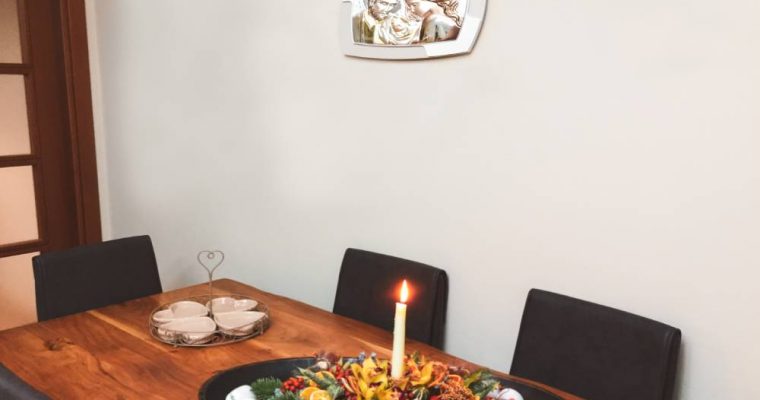 Holy family picture: a symbol to keep at home