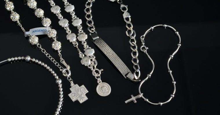 10 religious bracelets you can give for Valentine’s Day