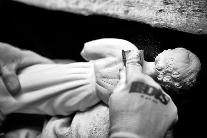 clean the statue from imperfections