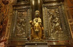Black Madonnas in Italy and around the world: origins and mystery of a cult Black Madonnas