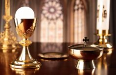 Chalices, ciboria and patens: how to clean liturgical accessories Chalices, ciboria and patens