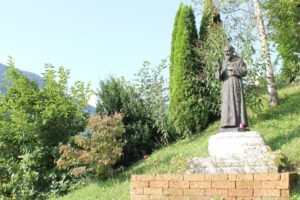 The Fragrances of Padre Pio: Between Faith and Suggestion