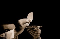 Die Hostie in der Eucharistiefeier