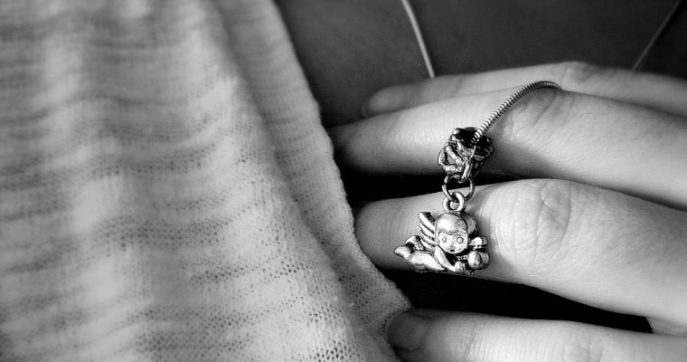 Religiöser Schmuck: Mode oder Hingabe?