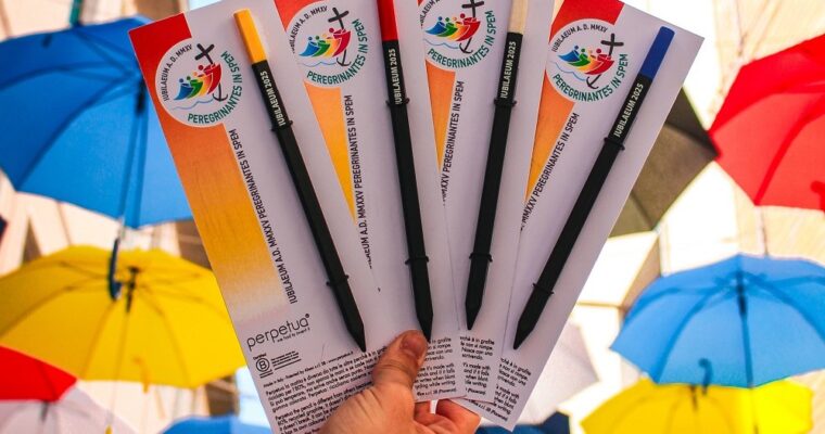 Perpetua Bleistift, das offizielle Gadget zum Jubiläum 2025