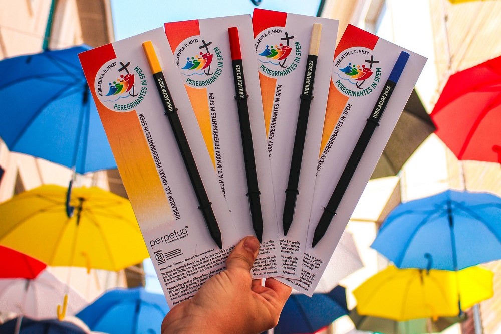 Perpetua Bleistift, das offizielle Gadget zum Jubiläum 2025