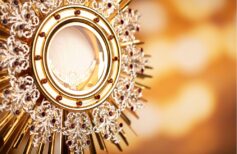 Eucharistische Anbetung: Was ist das und wann wird sie praktiziert? Eucharistische Anbetung