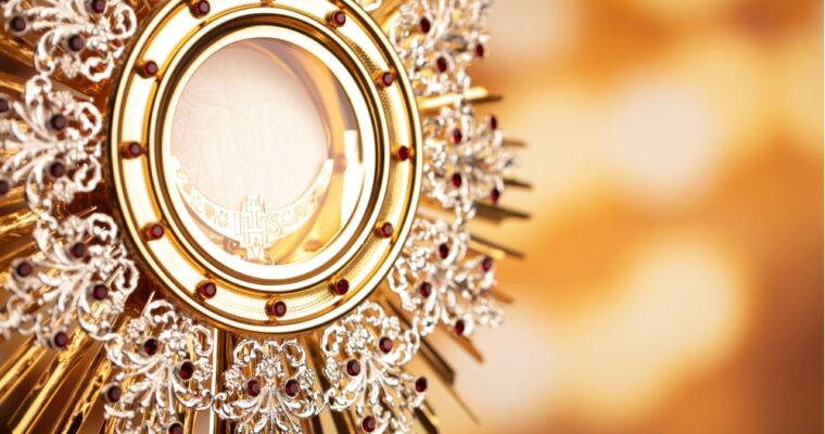 Eucharistische Anbetung: Was ist das und wann wird sie praktiziert?