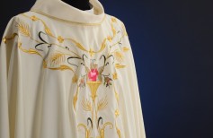 Cómo elegir la casulla sacerdotal casulla sacerdote