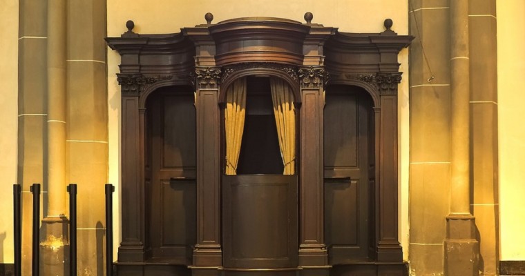 Comment expliquer la confession à votre enfant