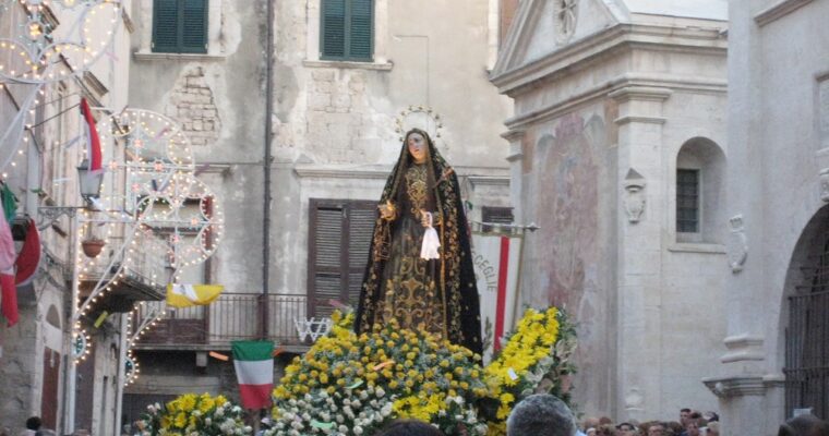 Quelle est la différence entre Vénération, Dévotion et Adoration ?