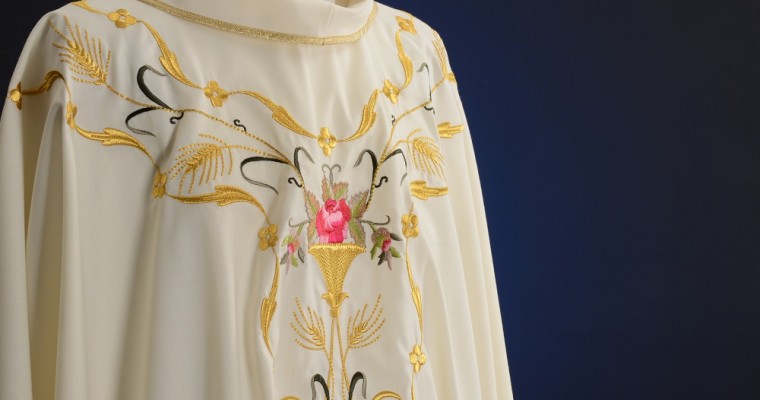 Comment choisir la bonne chasuble liturgique