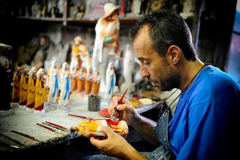 statues en plâtre colorées