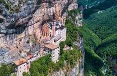 Le sanctuaire de la Madonna della Corona
