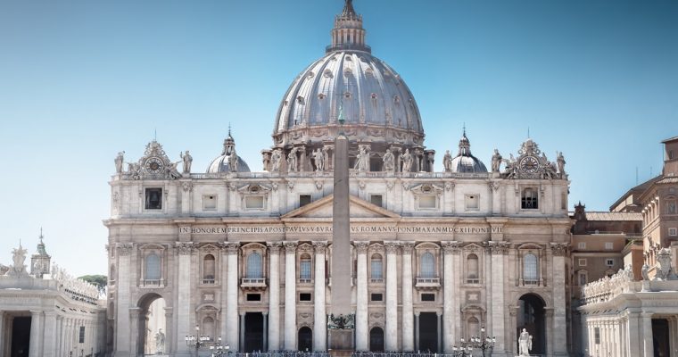 Basilique Saint-Pierre : Église symbole du monde chrétien