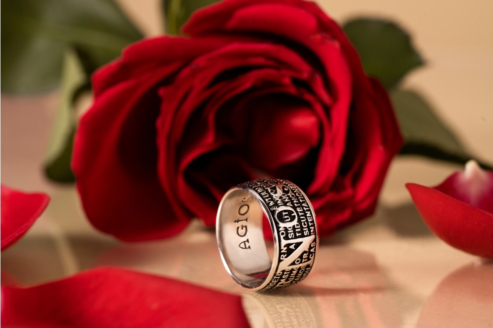 Bijoux Agios : union entre foi et mode