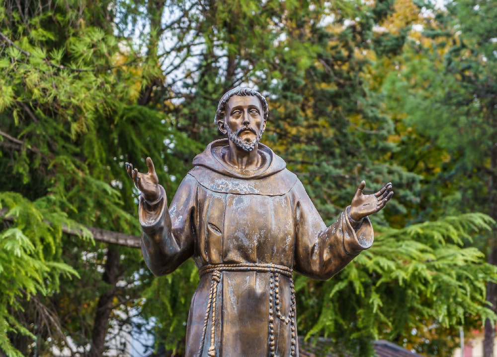 Attributs iconographiques des saints : comment les reconnaître tout de suite