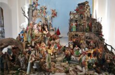 rocher crèche napolitaine