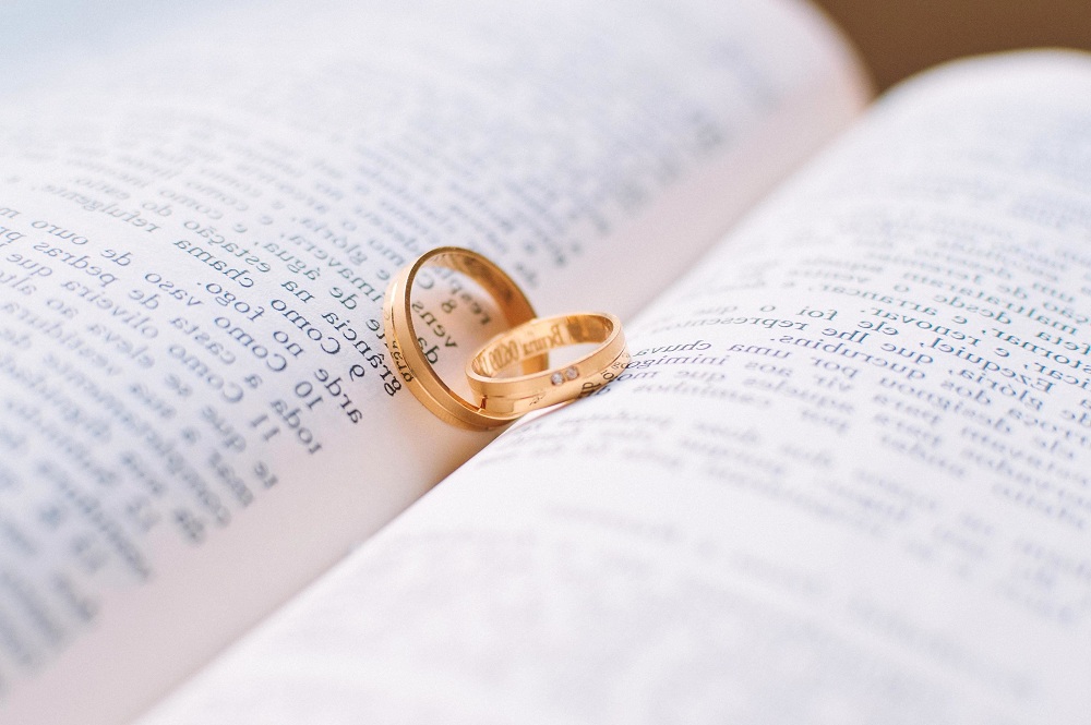Idee regalo matrimonio: le nostre 10 proposte love, people, ring, page, education, book, reading, gold, rings,