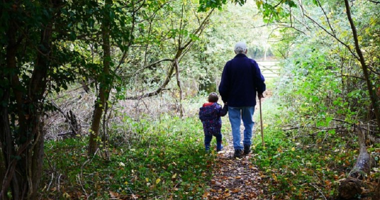 Festa dei nonni: quando è, cosa si regala, e il forte legame con gli angeli custodi