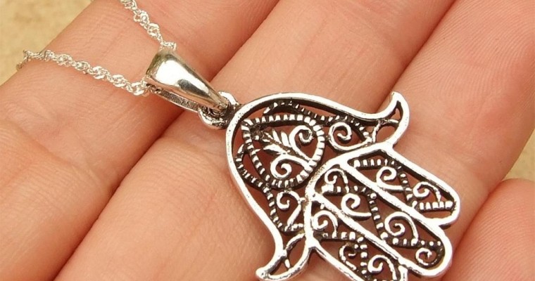 Mano di Fatima: storia e significato