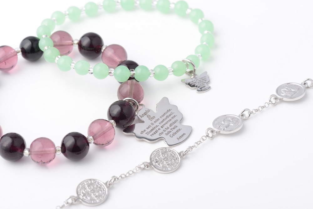 7 tipi di bracciali religiosi da indossare con stile