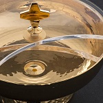 pisside-ottone-con-coperchio-in-plexiglass (1)