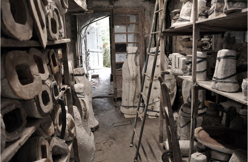 statue in gesso bottega