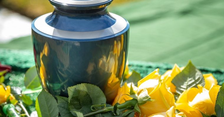 Cremazione e religione cattolica: è concessa?