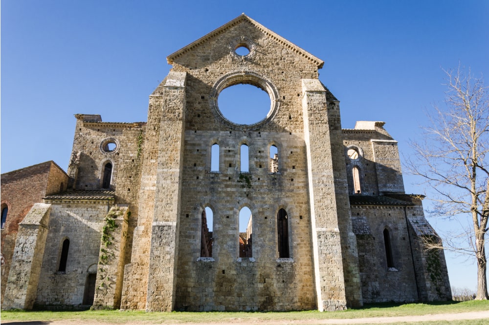 L’Abbazia di San Galgano tra storia e leggenda