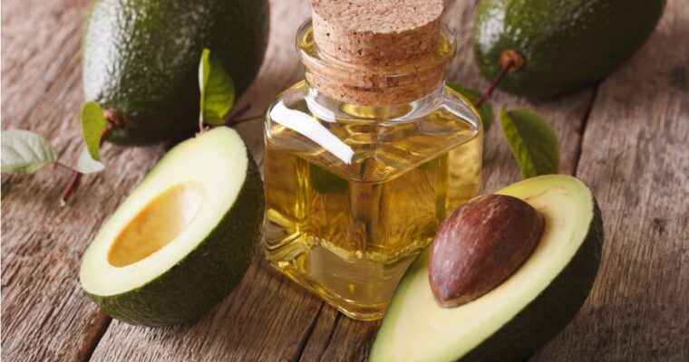 Olio di avocado: benefici per capelli, viso e corpo
