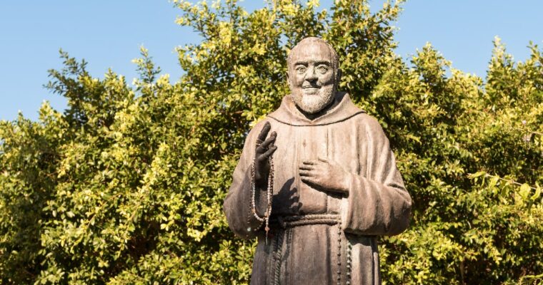 Preghiera a Padre Pio contro la guerra
