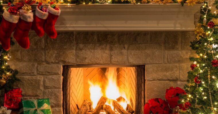 Camini addobbati per Natale: idee e ispirazioni per un’atmosfera calda e accogliente