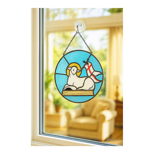 agnello di dio in vetro colorato